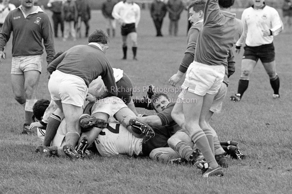 Essex_Welsh_Ref's tweet photo. Classic West Wales local derby action from the 1990s...

Gowerton vs Loughor taken on 28/01/95.

Set 2

@gowertonrfc @LoughorRFC https://t.co/swjYSXi3GN
