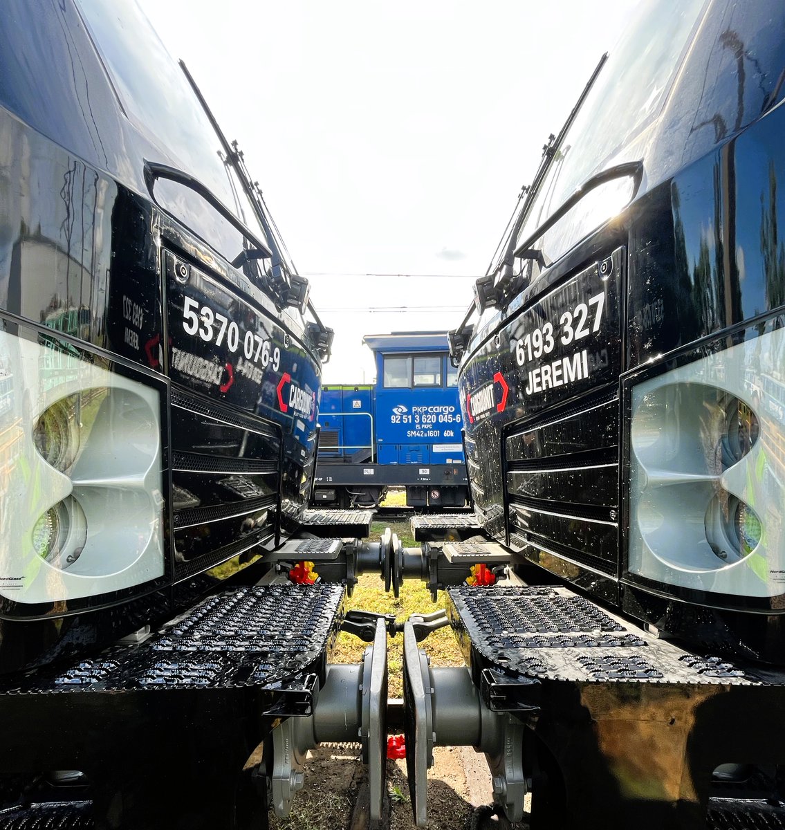 MGorecki91's tweet photo. Dzisiaj Poznań, Franowo i nowe lokomotywy #Vectron od @SiemensMobility, które za kilka dni przekażemy do #CARGOUNIT. W przyszłym tygodniu ich debiut na polskich torach! :) https://t.co/4zt0ojoHZ0
