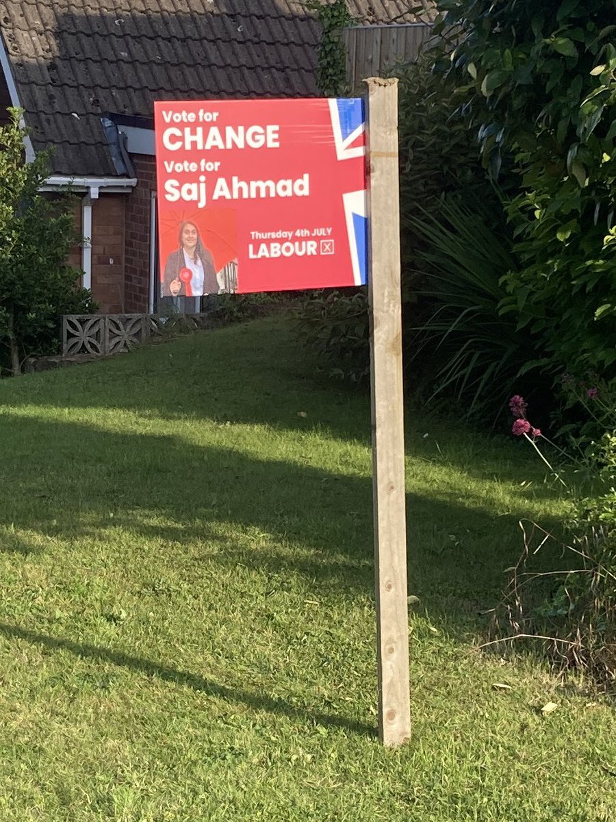AndyNParsons's tweet photo. @Sajidah Change is definitely coming. Spotted in Southwell yesterday. 🌹 https://t.co/ZeOEnSbhVm
