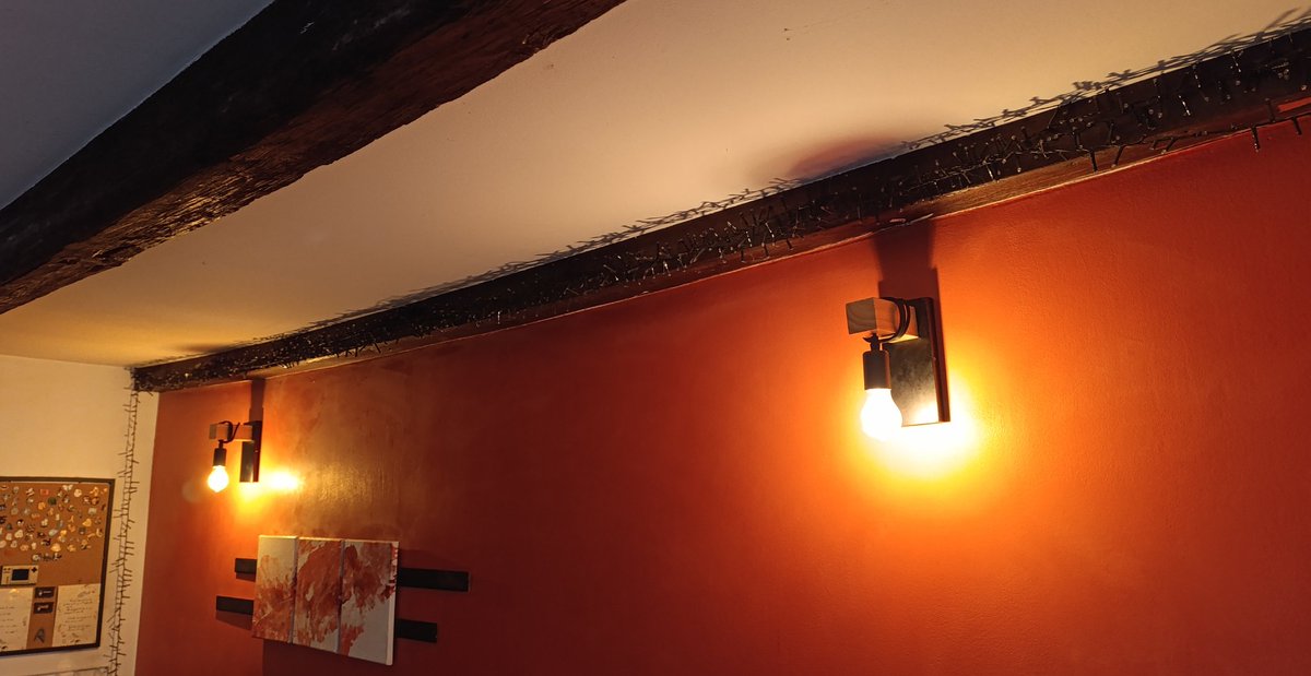 Lady_Sunnie's tweet photo. Que la lumière soit !
Hier soir j'ai enfin compris le fonctionnement du pont électrique et grâce aux Wago ça fait une chose de faite.

Tellement contente que j'ai rêvé cette nuit être dans une école de magie où l'on vénère le Saint Wago ⚡✨

Gloire au Wago.
Loué soit le Wago. https://t.co/fkUmOSbM1N