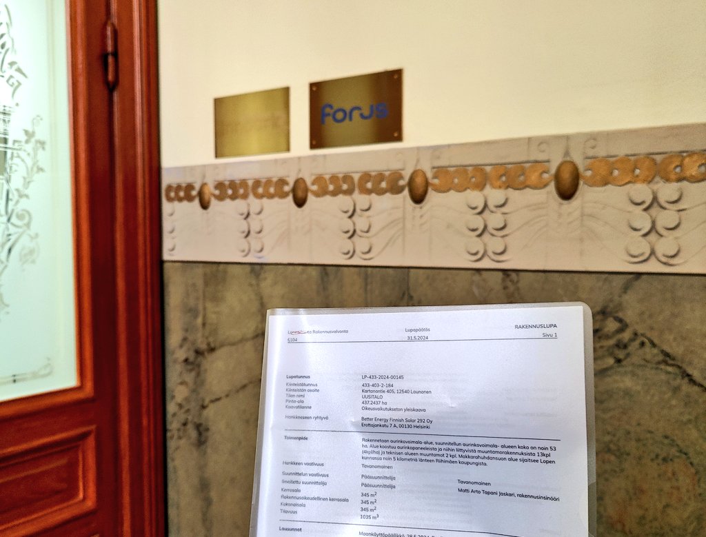 Yksi Lopen kunnan arvoista on luotettava. Kävin tänään henkilökohtaisesti viemässä Makkarahuhdansuon aurinkovoimalahankkeen lainvoimaisen rakennusluvan Better Energy / Forus Oy konttorille. Tervetuloa Lopen kaikkien aikojen isoin investointi.  #LopeltaHyvä  #Vihreäsiirtymä