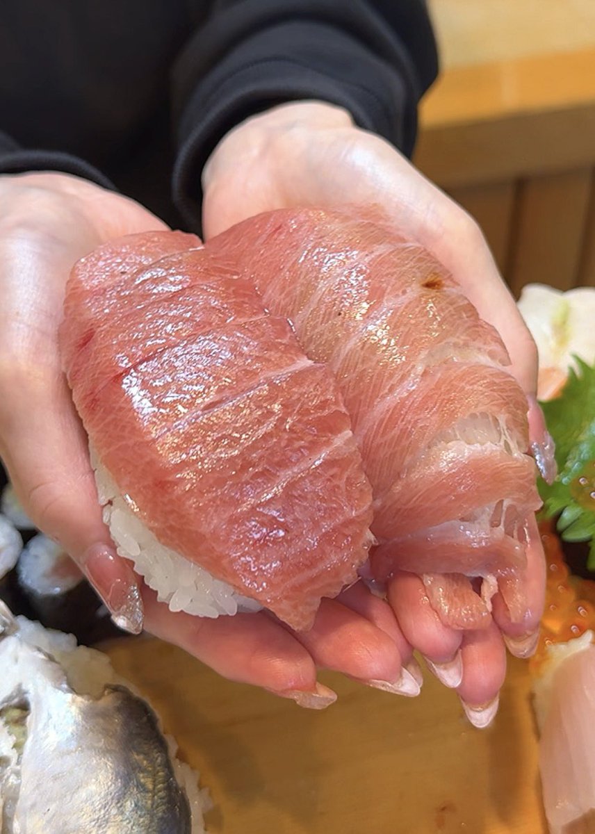 茂八寿司】 @千葉：那古船形駅から徒歩14分 手のひらサイズの巨大寿司