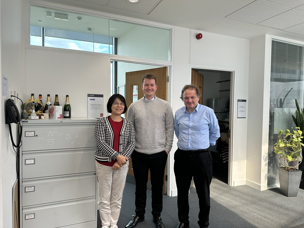 HJones___'s tweet image. I’m thrilled to share that yesterday I passed my PhD viva! Thank you to my examiners Joy Wang and Mauro Santibanez-Koref for making the viva an enjoyable experience! Also, thanks to my supervisors Bernard Keavney and Andy Sharrocks, and everyone who supported me throughout 🎉 🧬