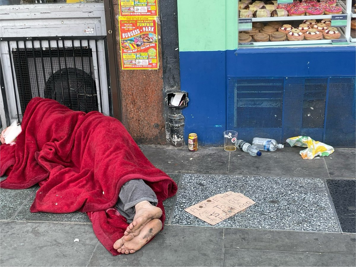 Isabel Oakeshott (@isabeloakeshott) on Twitter photo On a bright sunny day in central London, we may as well be in the Third World. What an abject failure. What an utter disgrace <a href="/SadiqKhan/">Sadiq Khan</a> On a bright sunny day in central London, we may as well be in the Third World. What an abject failure. What an utter disgrace <a href="/SadiqKhan/">Sadiq Khan</a>