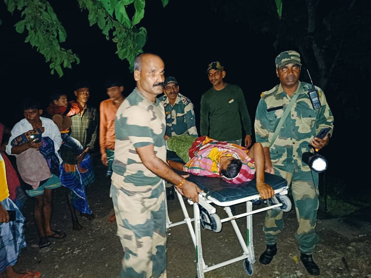LalitaRawat_07's tweet photo. BorderSecurityForce showed exemplary SavioursOfHumanity by evacuating ill lady & a man who suffered heart attack from bordering village to nearest Govt Hospital Dhubri, Assam
#BeyondCallOfDuty #NTABAN #IDYinSrinagar Nupur Sharma Virat Kohli https://t.co/4xGQObWeq5