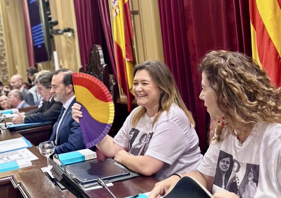 Cercaven arrabassar la memòria d’ #AuroraPicornell i #LesRogesDelMolinar 

Avui son el símbol de la dignitat d’un poble, son el símbol de la democràcia 

Sou eternes.
🌹Aurora Picornell
🌹Maria Pascual 
🌹Catalina Flaquer 
🌹Antònia Pascual 
🌹Belarmina González