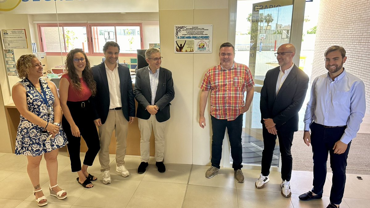 El CEIP Amanecer gradúa hoy a su primera promoción de alumnos en su nuevo centro. Motivo por el que también se ha inaugurado, de manera oficial, contando con la presencia del conseller de <a href="/GVAeducacio/">GVA Educació</a> <a href="/jarovirajover/">José Antonio Rovira Jover</a>