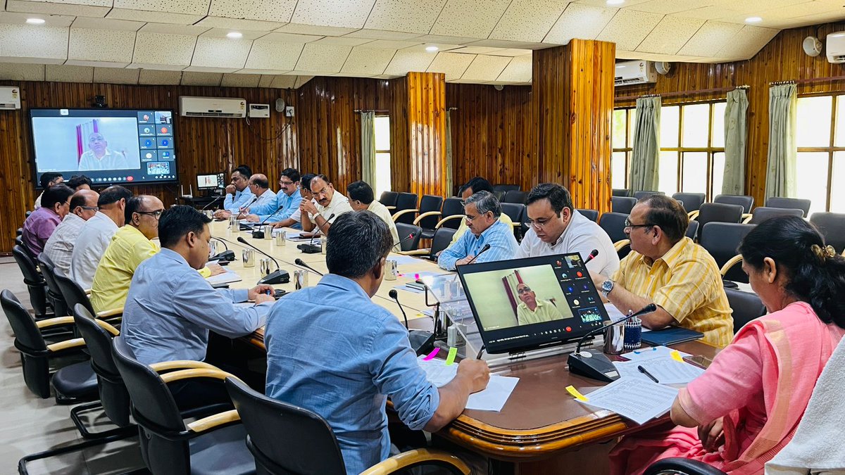 प्रमुख सचिव, चीनी उद्योग एवं गन्‍ना विकास विभाग की अध्यक्षता में आज दिनांक 13-06-2024 को गन्ना किसान संस्थान, लखनऊ के सभाकक्ष में वर्चुअल विभागीय समीक्षा बैठक आयोजित की गई ।
#ReviewMeeting #WeeklyMeeting
<a href="/CMOfficeUP/">CM Office, GoUP</a> <a href="/InfoDeptUP/">Information and Public Relations Department, UP</a> <a href="/UPGovt/">Government of UP</a> <a href="/UPCane/">Cane Development UP</a>