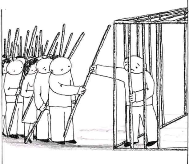 qwqwqw950's tweet image. لا تبني سجن لنفسك قضبانه آراء الناس.