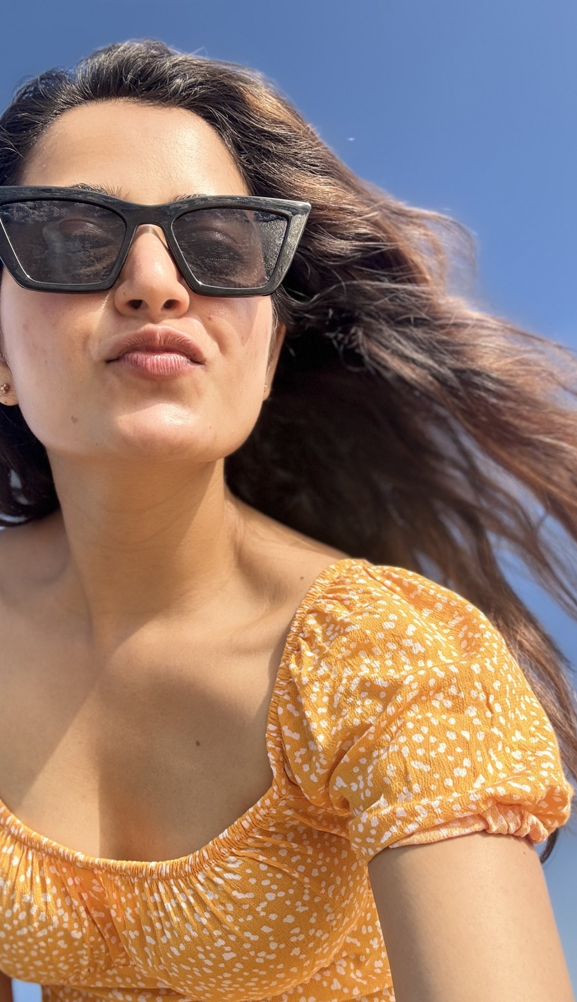 GQg9sASakAA67cl?format=jpg&name=large