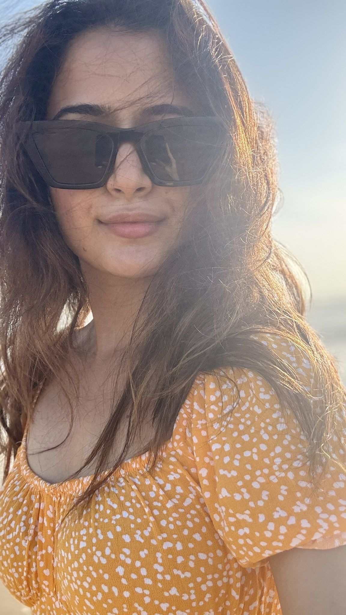 GQg9sC7bcAAB_HC?format=jpg&name=large