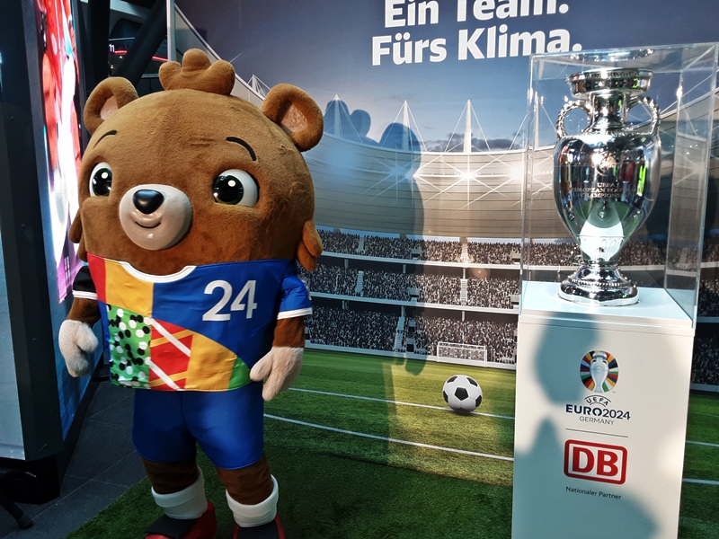 Howard Yu (@howardhyu) on Twitter photo China's play at Euro 2024: Brand recognition or a misstep? Chinese brands like #Vivo & <a href="/AliExpress_EN/">AliExpress</a> are making bold moves, targeting Western markets, crafting narratives, & betting big on a global image makeover.
Read more: howardyu.org/chinese-brands… #FutureReady #IMDImpact China's play at Euro 2024: Brand recognition or a misstep? Chinese brands like #Vivo & <a href="/AliExpress_EN/">AliExpress</a> are making bold moves, targeting Western markets, crafting narratives, & betting big on a global image makeover.
Read more: howardyu.org/chinese-brands… #FutureReady #IMDImpact