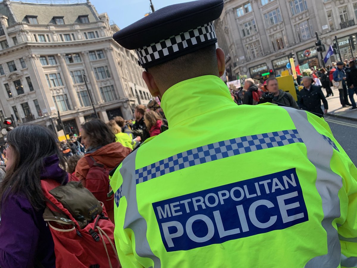 Policing mental health crisis: over 13,500 UK police officers were signed off work last year due to stress, depression, anxiety or PTSD, 1,846 of them in the Met Police:  policeoracle.com/article-librar…