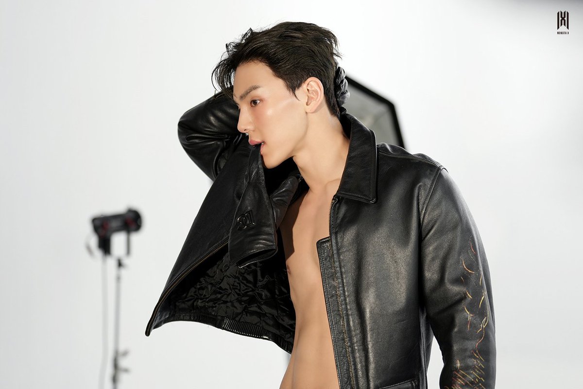 May issue of Singles 
Behind-the-scenes
#GreatComet Anatole 

2/6
#셔누 #몬스타엑스 
@OfficialMonstaX