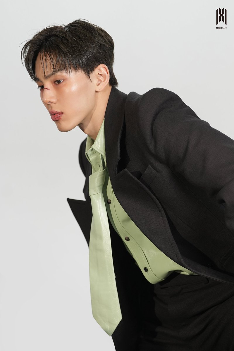 May issue of Singles 
Behind-the-scenes
#GreatComet Anatole 

4/6
#셔누 #몬스타엑스 
@OfficialMonstaX