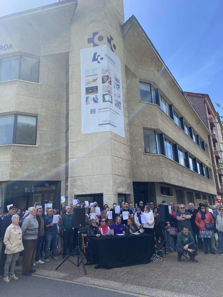 El pasado martes 18 de junio no hubo at. médica en el PAC de Laudio.

Una madre y su hija fueron derivadas al PAC de amurrio.

En el trayecto un jabalí se les cruzó y sufrieron un accidente.  

Afortunadamente están vivas

¿Cuánto vale nuestra salud? ¿Y la vida de las personas?