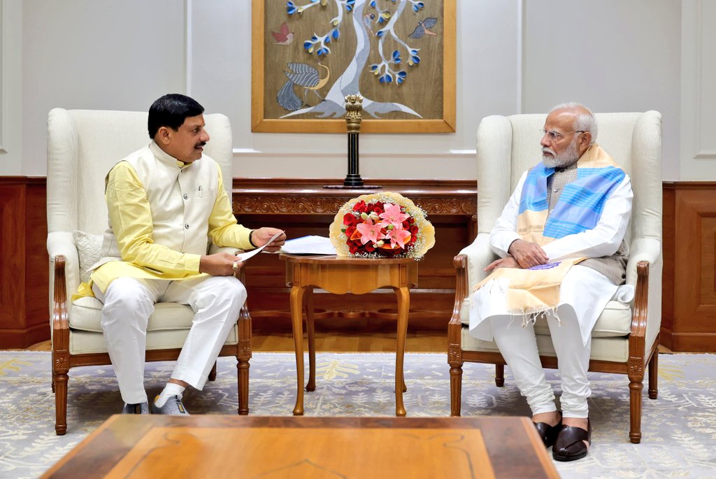 AjayDhawle's tweet image. प्रधानमंत्री श्री नरेंद्र मोदी जी से मुख्यमंत्री डॉ. मोहन यादव जी ने सौजन्य भेंट की। 

@narendramodi @DrMohanYadav51
#MohanYadavMeetPMModi #MPCM #PMModi