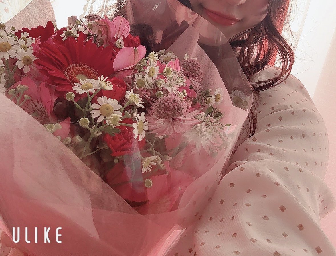 live620Rive's tweet photo. また一つ歳をとり大人になりました！！

社長から花束届いた〜✨ଘ(੭´ ꒫`)੭̸*ﾜｧｰ

#誕生日 https://t.co/2mLHaTXzvL