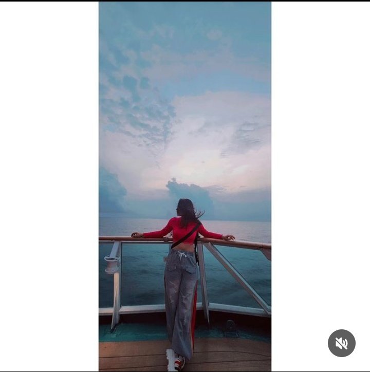 Empty yourself and surrender so "here" becomes intoxicated with the wine of "nowhere" 🤍
#surrender