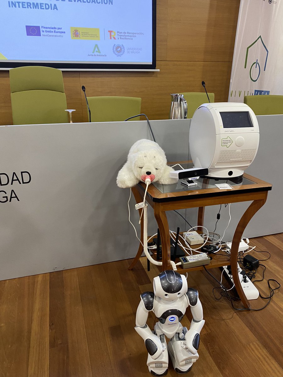 Preparados para recibir a los invitados en el Seminario de Evaluación Intermedia del proyecto Vivir en Casa

@festuma
<a href="/infouma/">Universidad de Málaga</a>
<a href="/igualdadAnd/">Inclusión Social, Juventud, Familias e Igualdad</a> 
<a href="/ruthparticipa/">RUTH SARABIA</a>