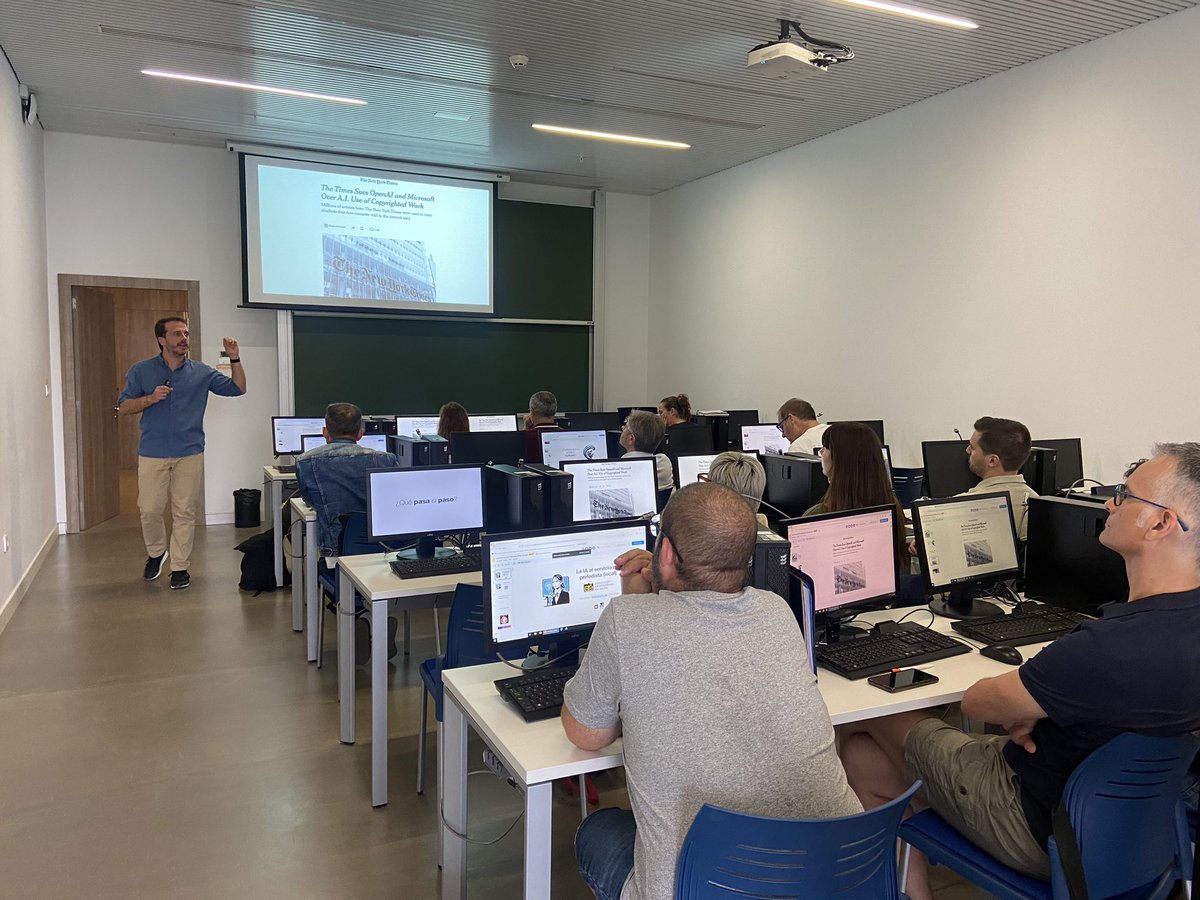 InformadoresElx's tweet image. 📚 La AIE ha organizado un taller sobre IA para periodistas en el que se dio a conocer ChatGPT, con el que hemos creado este copy. 

👨‍💻 @flxarias fue el encargado de impartir el taller y abrirnos la ventana al mundo de la IA

🌟 ¡Una experiencia muy enriquecedora!