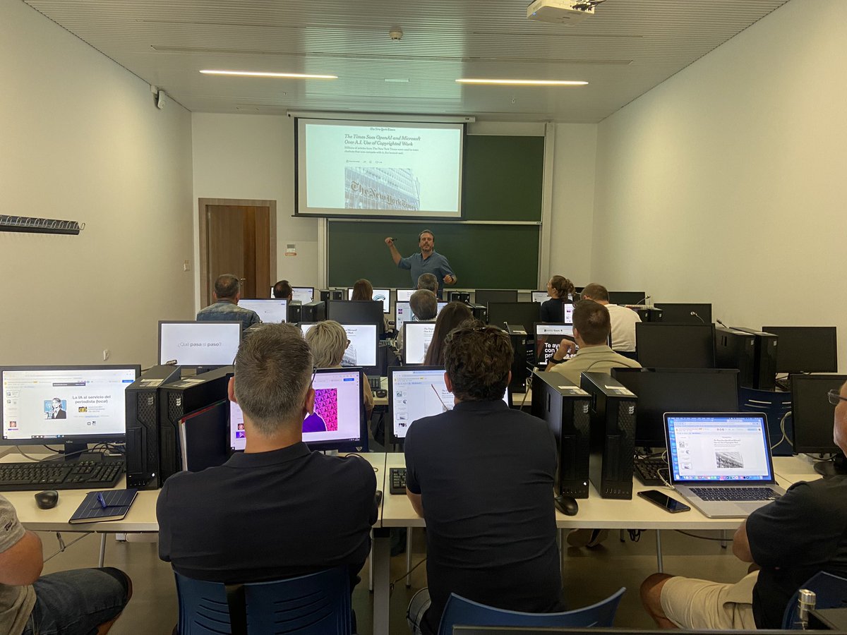 InformadoresElx's tweet image. 📚 La AIE ha organizado un taller sobre IA para periodistas en el que se dio a conocer ChatGPT, con el que hemos creado este copy. 

👨‍💻 @flxarias fue el encargado de impartir el taller y abrirnos la ventana al mundo de la IA

🌟 ¡Una experiencia muy enriquecedora!