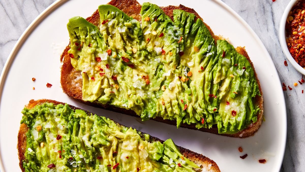 VeganQuickFix's tweet photo. Quick Breakfast: Avocado Toast! 🥑🍞 Mash avocado on whole grain toast, and sprinkle with chilli flakes and lemon juice. Ready in minutes! #VeganQuickFix #AvocadoToast #HealthyBreakfast https://t.co/dZmua8lYHu