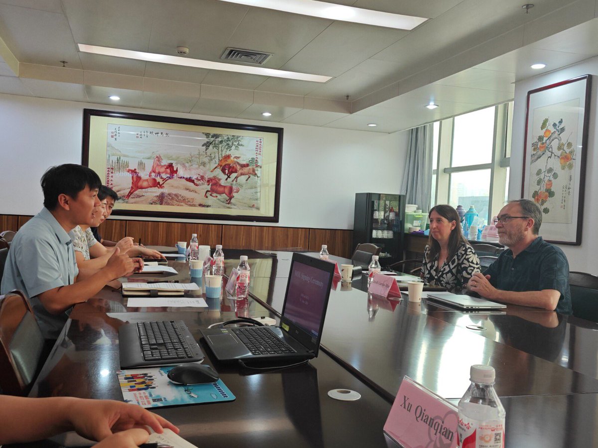 Aquesta visita no només ha servit per renovar el nostre acord de col·laboració fins al 2029, sinó també per presentar la nostra recerca en genòmica del meló i explorar futures col·laboracions! 🍈