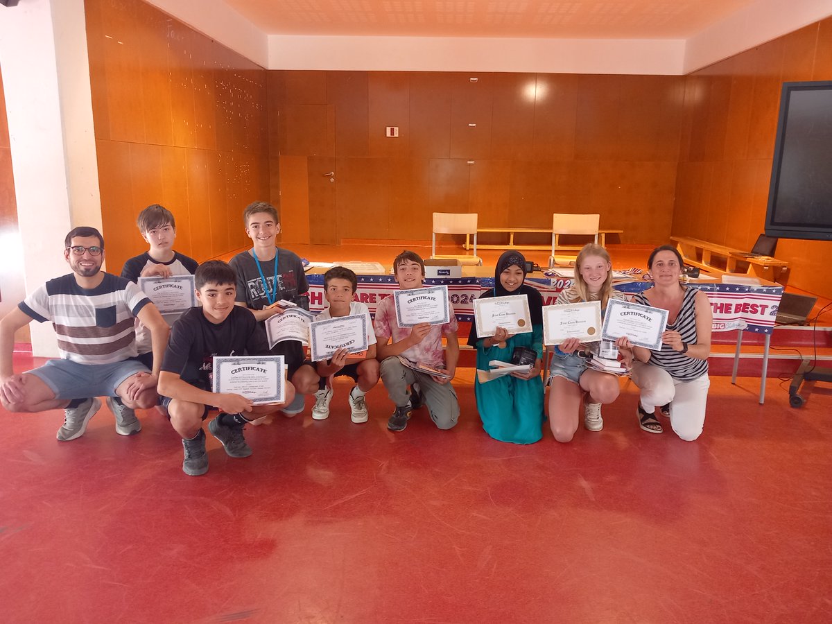 vilallengua's tweet photo. A 1r i 2n d'ESO acabem el curs valorant l'esforç de molts alumnes a la matèria d'anglès i reconeixent la seva implicació i bon resultats en el concurs estatal The Big Challenge. Tots marxen amb les mans plenes i molts amb la certesa d'haver fet una bona feina. Congrats to all! https://t.co/j09mvki4DZ