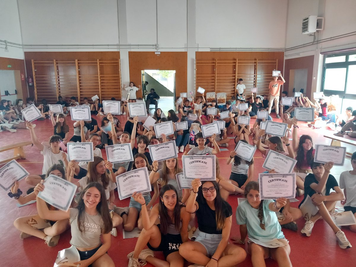 A 1r i 2n d'ESO acabem el curs valorant l'esforç de molts alumnes a la matèria d'anglès i reconeixent la seva implicació i bon resultats en el concurs estatal The Big Challenge. Tots marxen amb les mans plenes i molts amb la certesa d'haver fet una bona feina. Congrats to all!