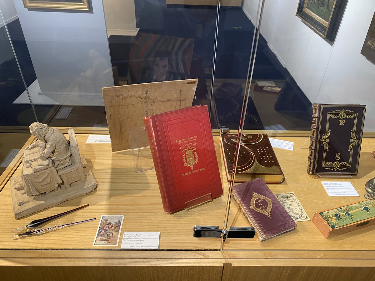 [Prêts] Les collections du Munaé voyagent...🧳
Retrouvez en ce mt des objets de la collection au sein de l'expo "Le livre, objet magique et mystérieux" 📚à l'espace musée Charles Léandre situé à Condé-sur-Noireau, en Normandie <a href="/reseaudesmusees/">Réseau des musées de Normandie</a>