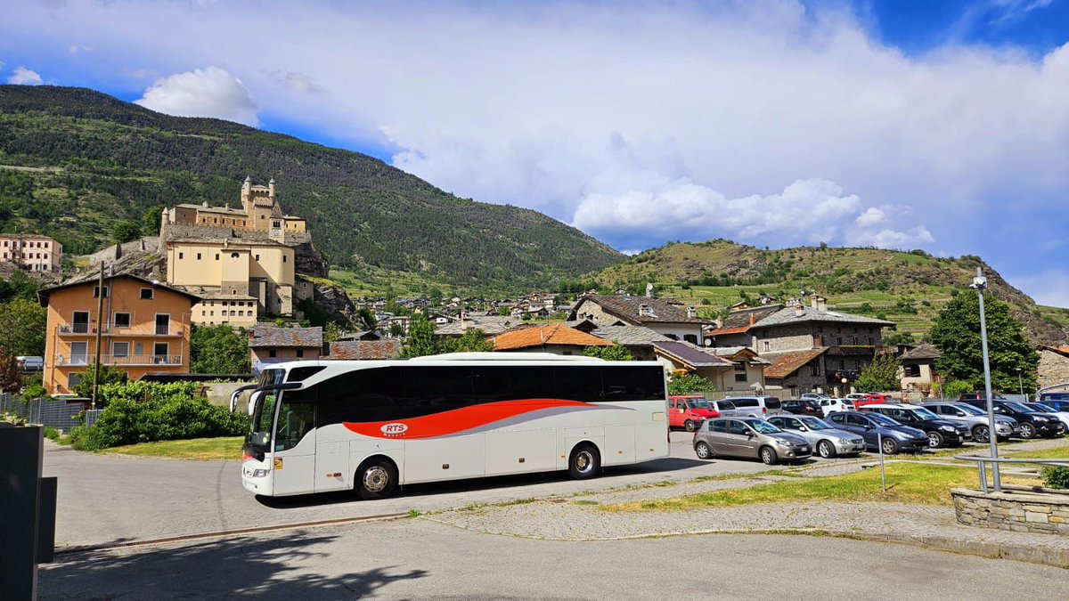 Découvrez notre bus RTS Monaco face à un merveilleux paysage lors d'un déplacement à Sarre dans la Vallée d'Aoste.

#RTSmonaco #transportsprivés