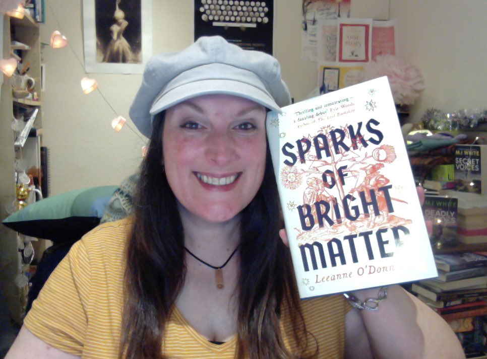 wurdsmyth's tweet photo. This week’s #FabNightInChattyThing was great! Watch: https://t.co/Qp9AafDHYI (Reviews from 25m 07s)
My #BooksOfTheWeek are:
#DarkIsland by @SpacemanDan13
#MyFavouriteMistake by @MarianKeyes
#SparksOfBrightMatter by #LeeanneODonnell
Links in next tweet.
🧵 (1/3) https://t.co/PSu3WrPKVl