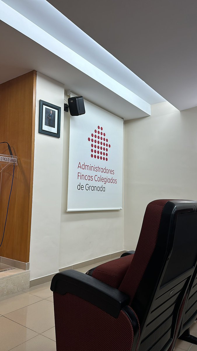 AlvarezFincas's tweet photo. Hoy nos encontramos en la sede de nuestro Colegio, en una formación impartida por Grupo Arrecife, sobre protocolos de #desconexióndigital y #protecciondedatos https://t.co/94fUGo9hqm