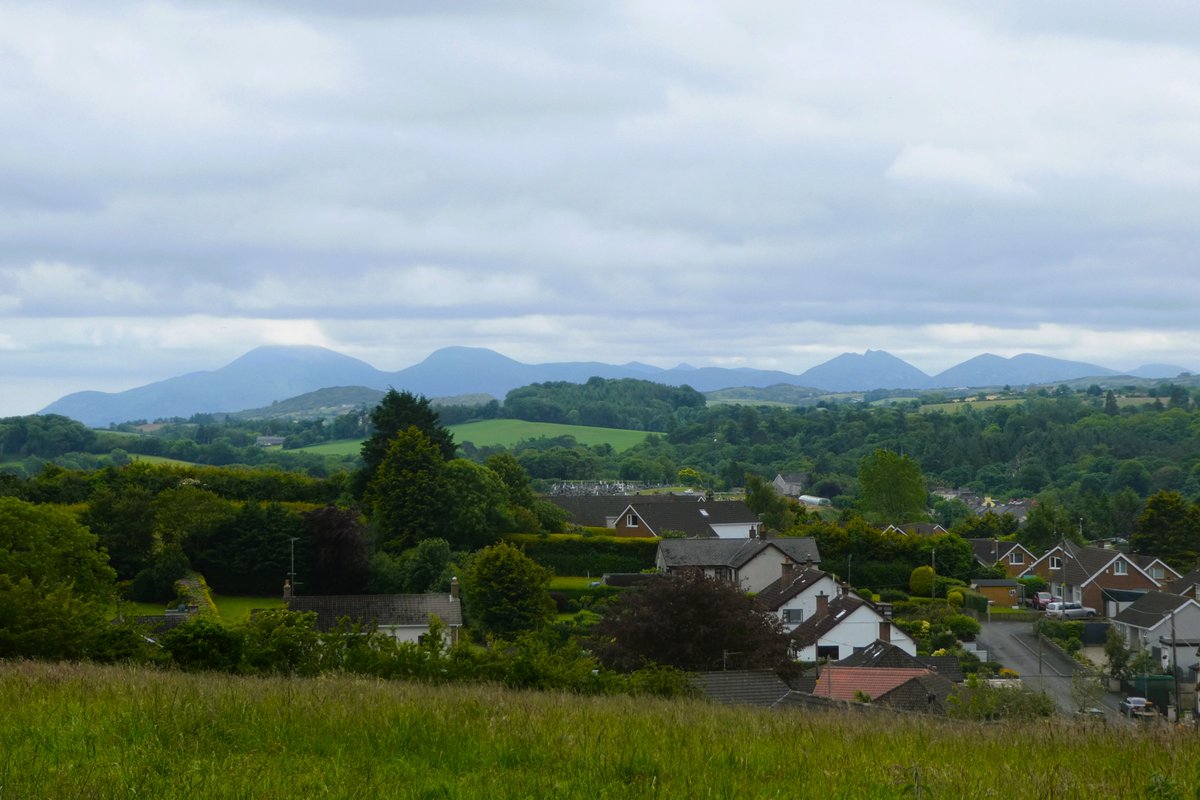 A full-on view of the Mournes looking south from Ballynahinch. L to R: Millstone Mtn, Thomas's Mtn, Donard, Commedagh, Ben Crom, Doan, Bearnagh, Meelmore, Meelbeg and Slieveloughshannagh #mourne #countydown