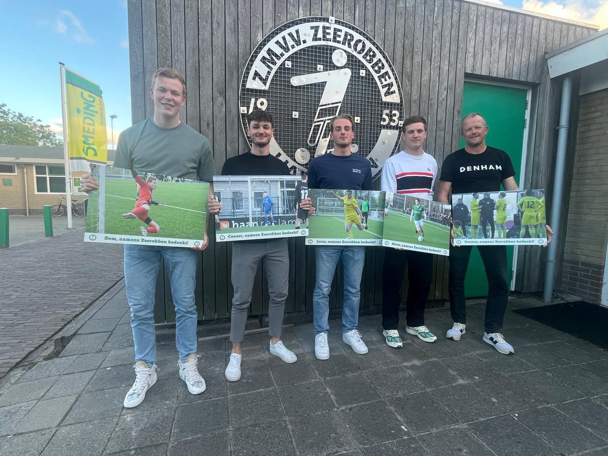 Slotavond A-selectie, deel 2. 

Afscheid nemen van vertrekkende spelers hoort bij de slotavond. Wederzijdse woorden van dank en waardering bij het afscheid van Sem Bonte, Conner Bosman, Joran van Kernebeek, Matts Bruining en Drewes Janssen (vlnr). 

💚🙏