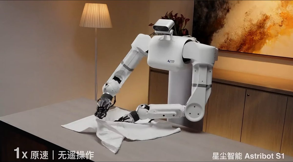HofmeisterAusLU's tweet photo. Roboter in der Pflege?
Kann ich nicht beurteilen. Beurteilen kann ich aber den E-Butler im Haushalt als signifikante Entlastung für alternde Boomer-Haushalte. Kein Grund heute den Pflegenotstand für 2035 zu proklamieren.
E-Butler in 10 Jahren. Eher früher.
https://t.co/fXWpSEv7WT https://t.co/iaTu7oNc8u