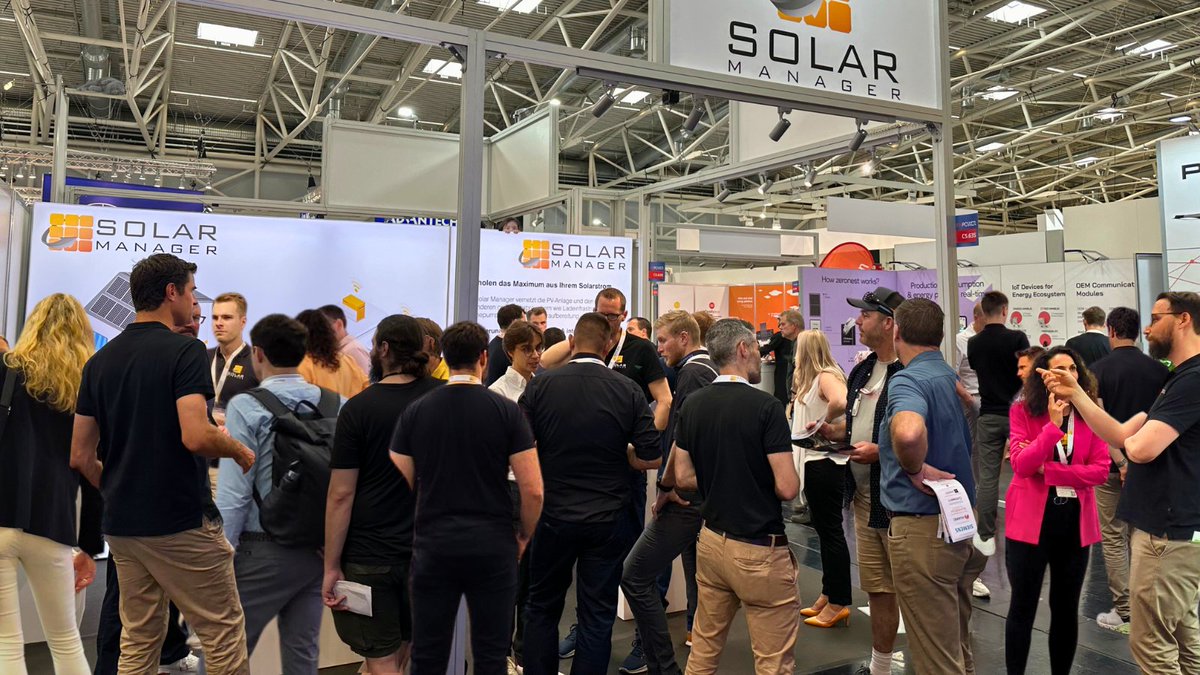 _solarmanager's tweet image. 👀 Wer findet @technikblog_ch, @_k_rust und @quest_hugo von @3ssolarswiss?

Es ist so viel los an der @EMPower_energy, dass wir das Standpersonal vervielfacht haben.

➡️Bis Freitag sind wir da: Halle 5, Stand C5.635 

@thesmartere #Intersolar2024 #EMPower #SolarManager