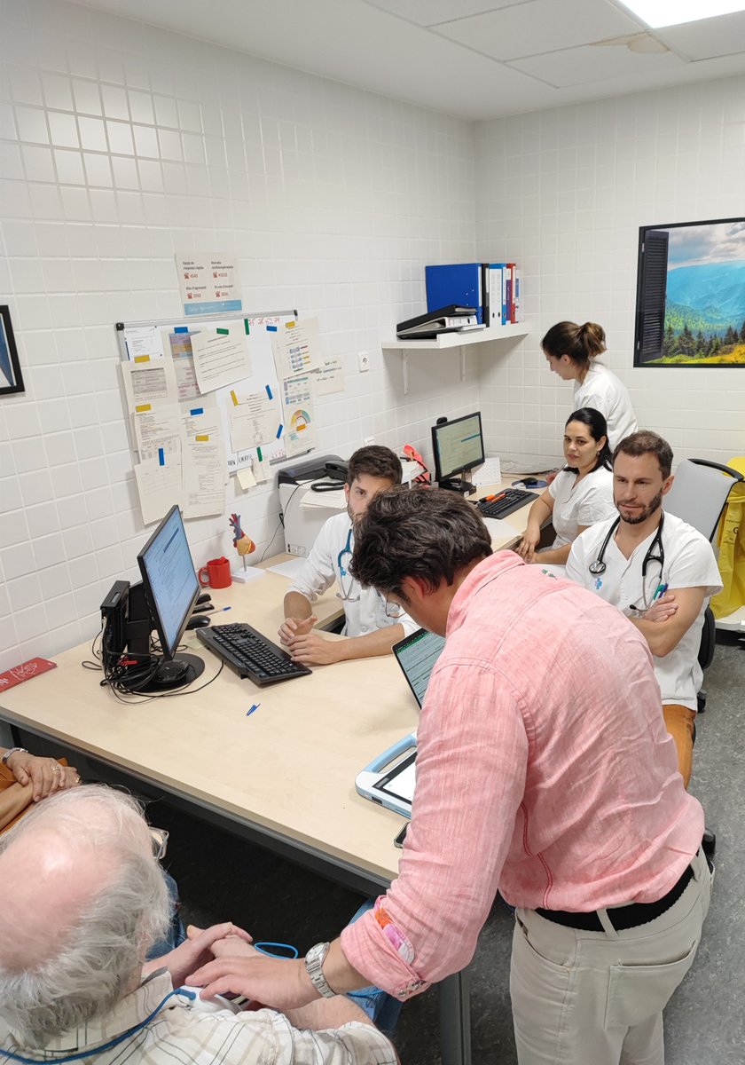 📈 La teràpia es basa en un dispositiu d’una mida semblant a la d’un marcapassos, que produeix una optimització dels nivells de calci dins la cèl·lula i, com a conseqüència, un augment de la contractilitat de les fibres miocardíaques.

▶️bit.ly/3xsj5EN