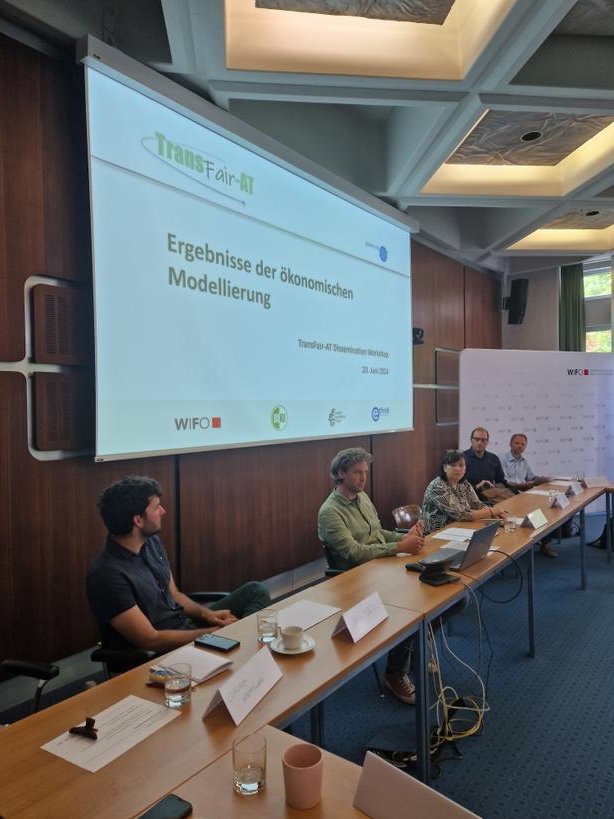 Gerade spannende Präsentation von <a href="/WIFOat/">WIFO</a> #MarkSommer zu den (makro)ökonomischen Effekte einer #Dekarbonisierung von #Mobilität und #Wohnen in #Österreich bis 2040