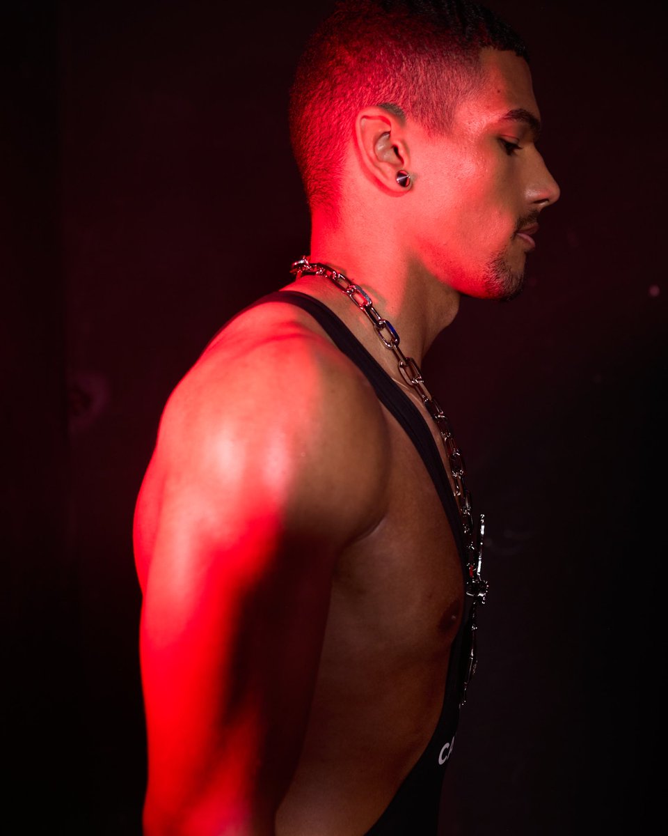 Dsquared2's tweet photo. Heated Backstage Moments from D2's S/S 2025 Fashion Show. ✨ 
#D2HEAT

#DSQUARED2
#D2SS25 https://t.co/85TTp7EA4e