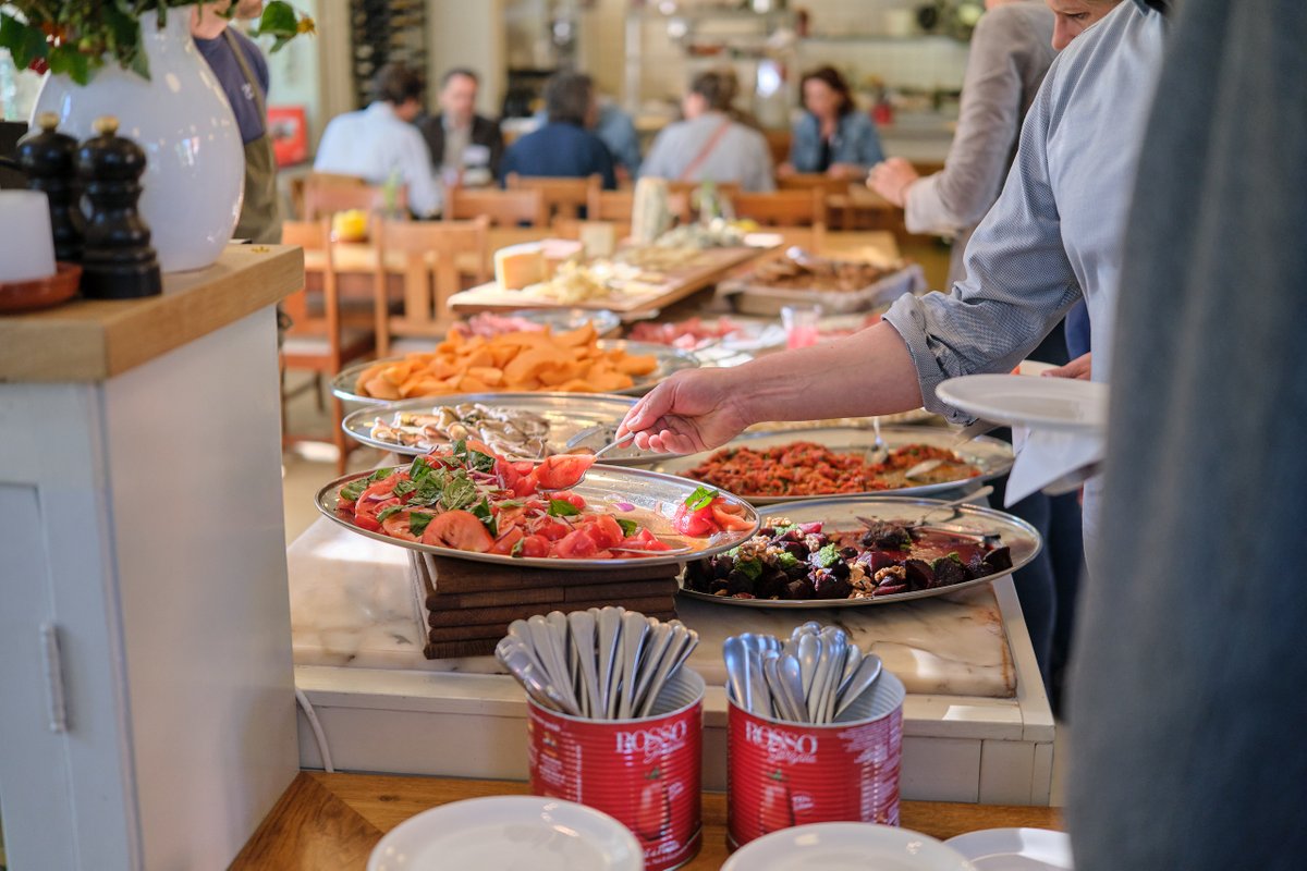 Gisteren organiseerden wij de Erfgoedbarbecue. Het was een geslaagde editie met goede gesprekken, heerlijk eten van La Cantina, gezellige plaatjes van Miss Twist en zelfs zon. Bedankt voor jullie komst en tot volgend jaar!

#erfgoed #barbecue

Foto 4: Coen Koppens Fotografie