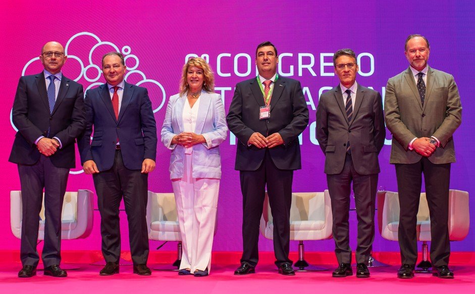 Diego Gª Cabello (@diegogarciacab) on Twitter photo Especial de la IX edición del Congreso Internacional de Frutos Rojos que se celebra en la Casa Colón de Huelva. Magnífico equipo <a href="/OndaCeroHuelva/">Onda Cero Huelva</a> <a href="/rafalopezrivas/">Rafa López</a> ondacero.es/emisoras/andal… Especial de la IX edición del Congreso Internacional de Frutos Rojos que se celebra en la Casa Colón de Huelva. Magnífico equipo <a href="/OndaCeroHuelva/">Onda Cero Huelva</a> <a href="/rafalopezrivas/">Rafa López</a> ondacero.es/emisoras/andal…