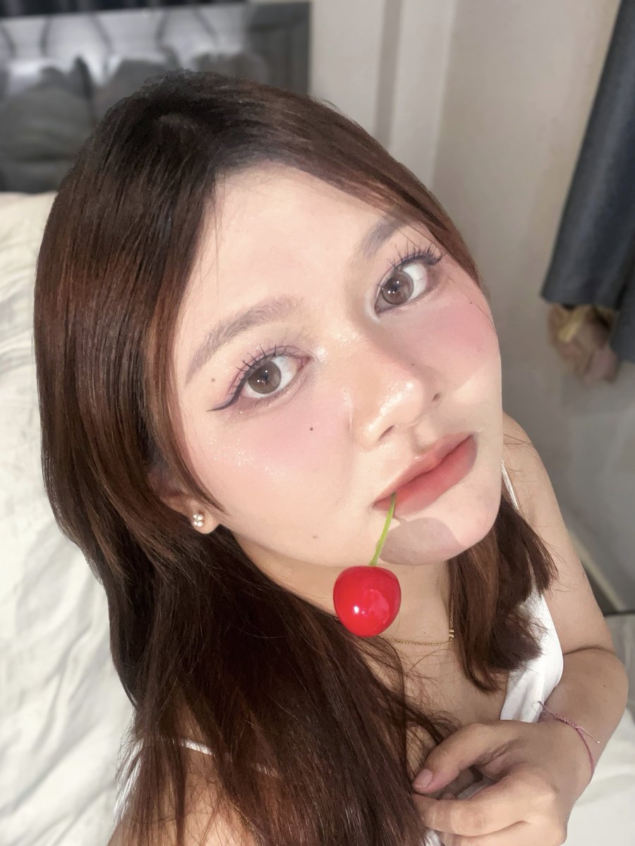 jubejann's tweet photo. ความลับของจักรวาล โหลดแอพนี้ตามสาวจีนมาแล้วโคตรรรรรชอบ สานฝันคนผิวอุ่นติดเหลืองที่อยากคูลโทนมากก ปรับ temp ตั้งแต่ตอนถ่ายรูปเลย จบบ ! ㅠㅠ 🎀🧺 https://t.co/9v6YgdQckk
