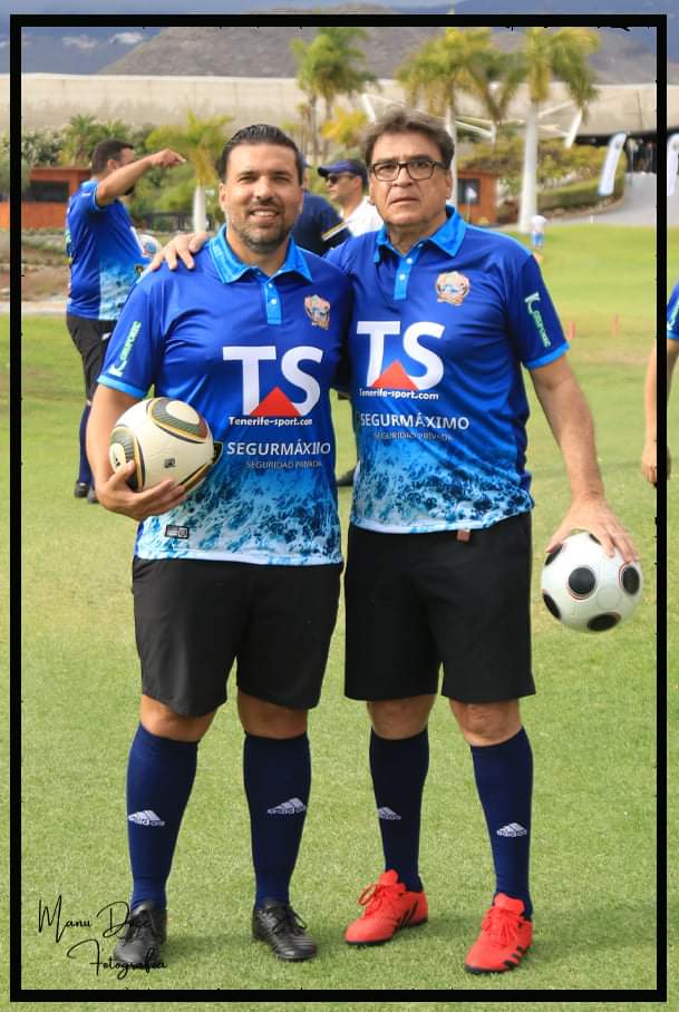 Ayer, Papá <a href="/Juliodurn71/">Juliodurn7</a> y el Capi ©️ <a href="/JulioDurnRodrg1/">Tuleron🇮🇨</a>, se clasificaban para Final Four del Match Play Individual Grupo B...... 

Siempre estamos por ahí ... Que es lo importante 😜🤪

#Ensalitrate #SomosSalitreFG #FilosofiaSalitre <a href="/CanariasFG/">Canarias FootGolf</a>