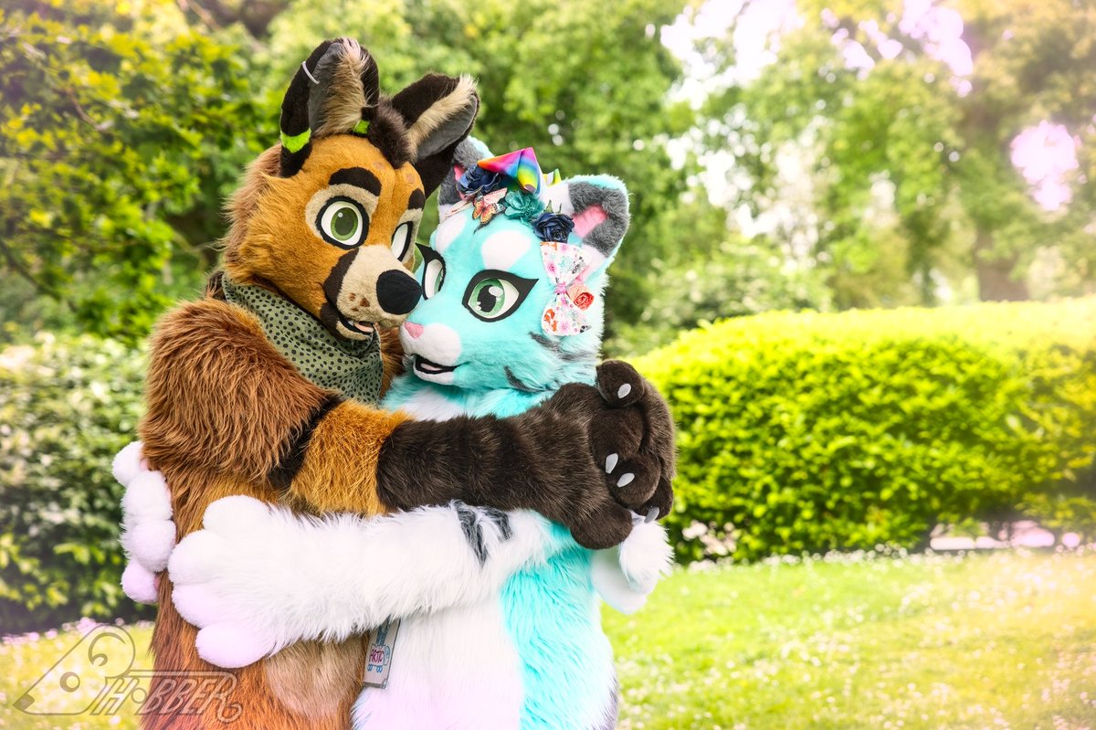 Once every ~100 years the stars align and we suit together 🧡🩵

📷 <a href="/_hobber/">hobber</a>