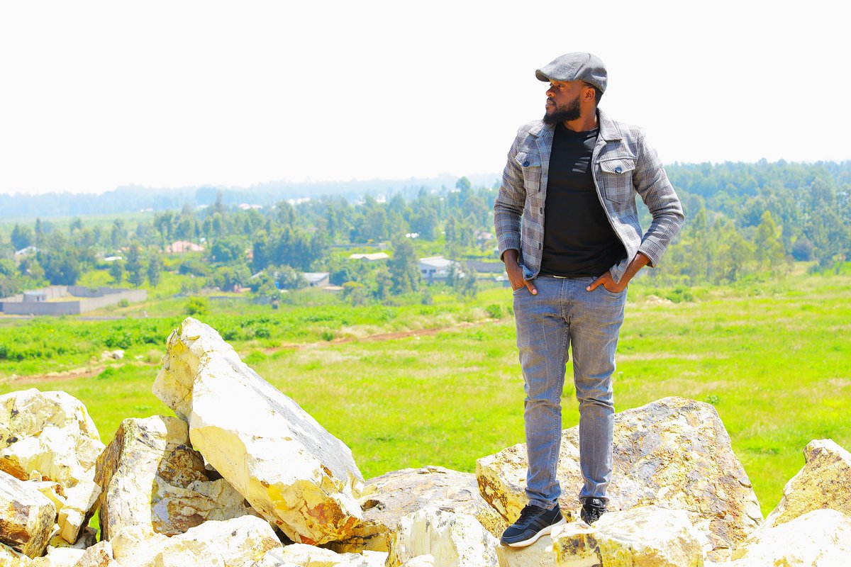 TheRealAgent_Ke's tweet image. How much does it cost to swim with sharks?
-An arm and a leg. 😎
#Shujaa #SpiritDriven