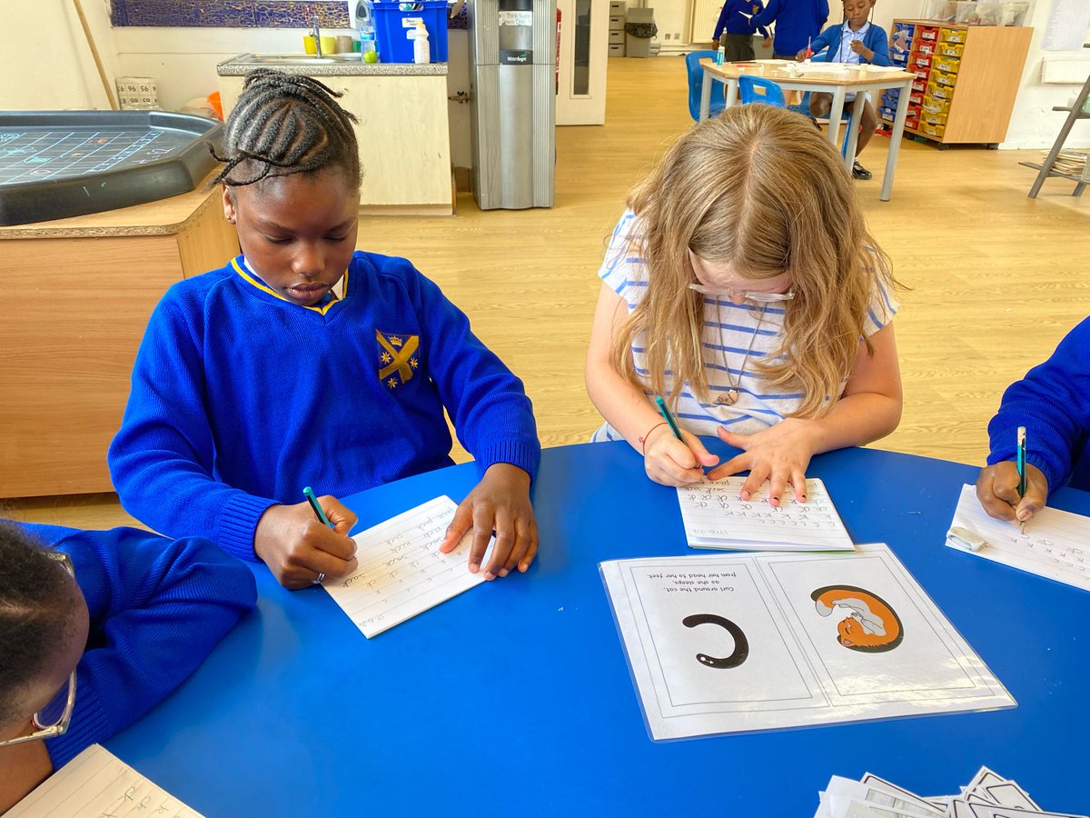 StAlbansSchool1's tweet image. 📚🔤✏️ Pupils in St Cecilia Class love learning with Monster Phonics. Increased confidence, concentration and independence, with learnt skills applied to other areas of Literacy, such as handwriting and guided reading. ✏️🔤📚

#SACPSY2 #monsterphonics #lovelearning