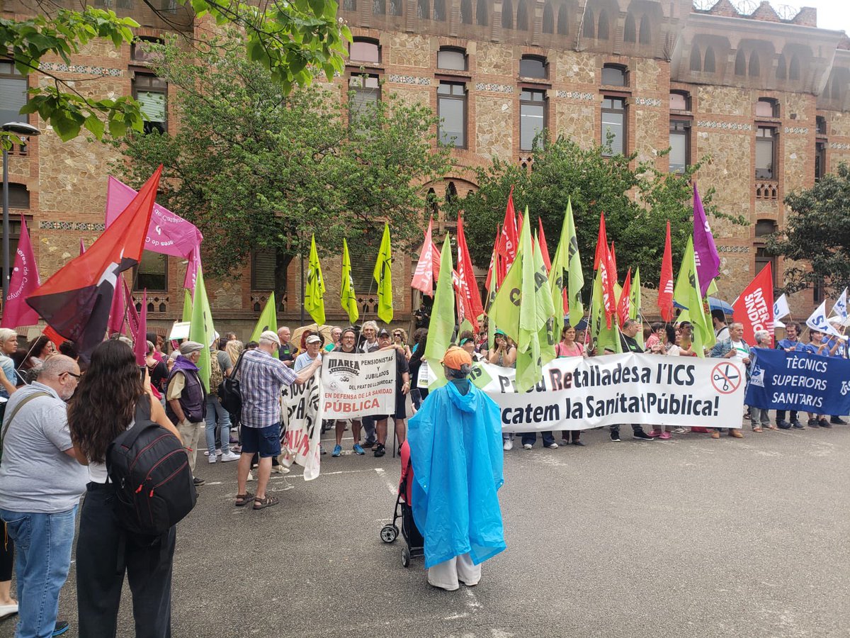 Amb els Sindicats del personal sanitari a la Conselleria de Salut.
#ProuRetallades 

#SanitatPúblicaDigna‼️
