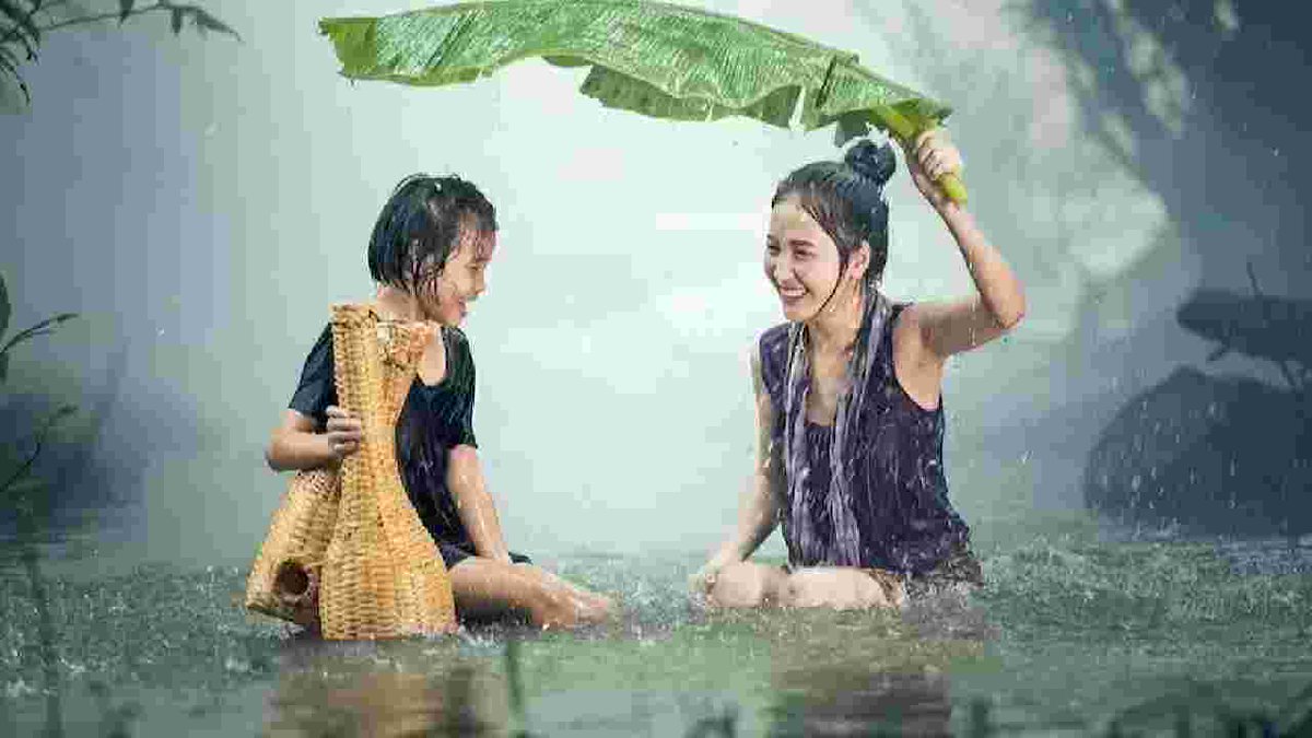 journalpur's tweet photo. IMD Alert: In the wake of scorching temperatures gripping North India, a significant weather alert has been issued for tonight (Wednesday) across various states, promising relief in the form of heavy rainfall, accompanied by thunderstorms and lightning. 
https://t.co/JlrkjDyOQE https://t.co/k6QfmmBtSJ